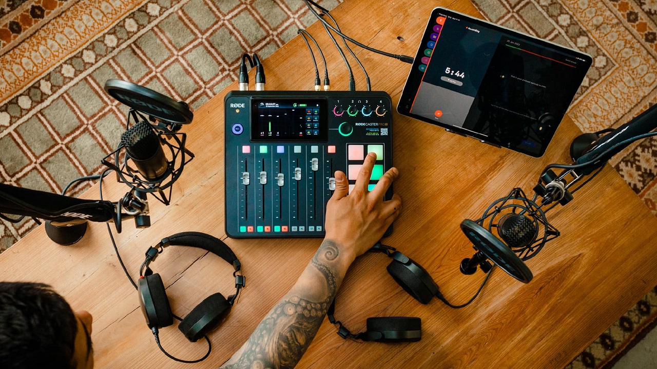 How to Start a Podcast: Equipment Beginners Guide